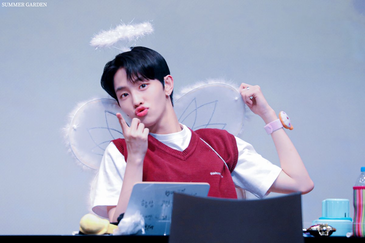 Summer___Garden's tweet photo. 210709 디엠씨뮤직 대면 팬싸 
금요일에 나타난 천사👼 

#여름아이 #협이네꽃밭 
#드리핀 #DRIPPIN
#이협 #LEEHYEOP #FREEPASS https://t.co/tPlIa67wPW