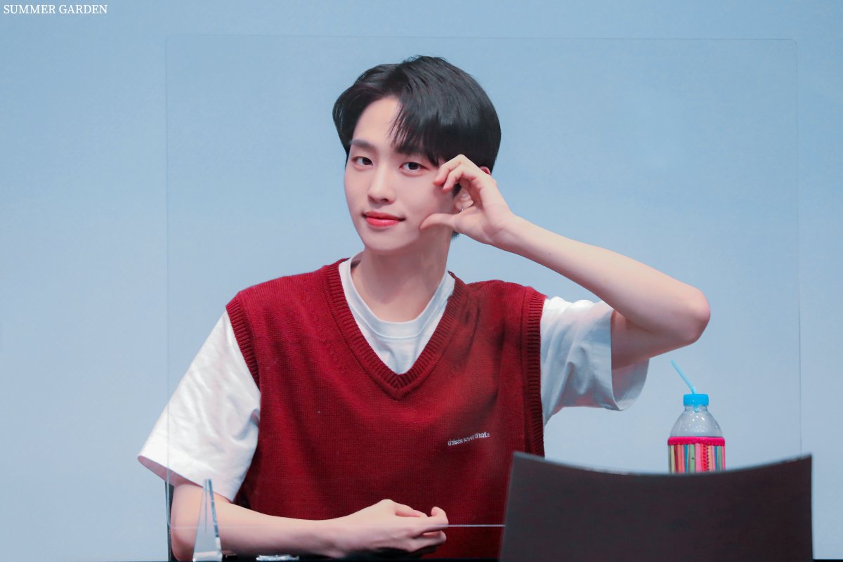 Summer___Garden's tweet photo. 210709 디엠씨뮤직 대면 팬싸 
여름아이를 담는 협이네꽃밭 

#여름아이 #협이네꽃밭 
#드리핀 #DRIPPIN
#이협 #LEEHYEOP #FREEPASS https://t.co/iAebXOLnAG
