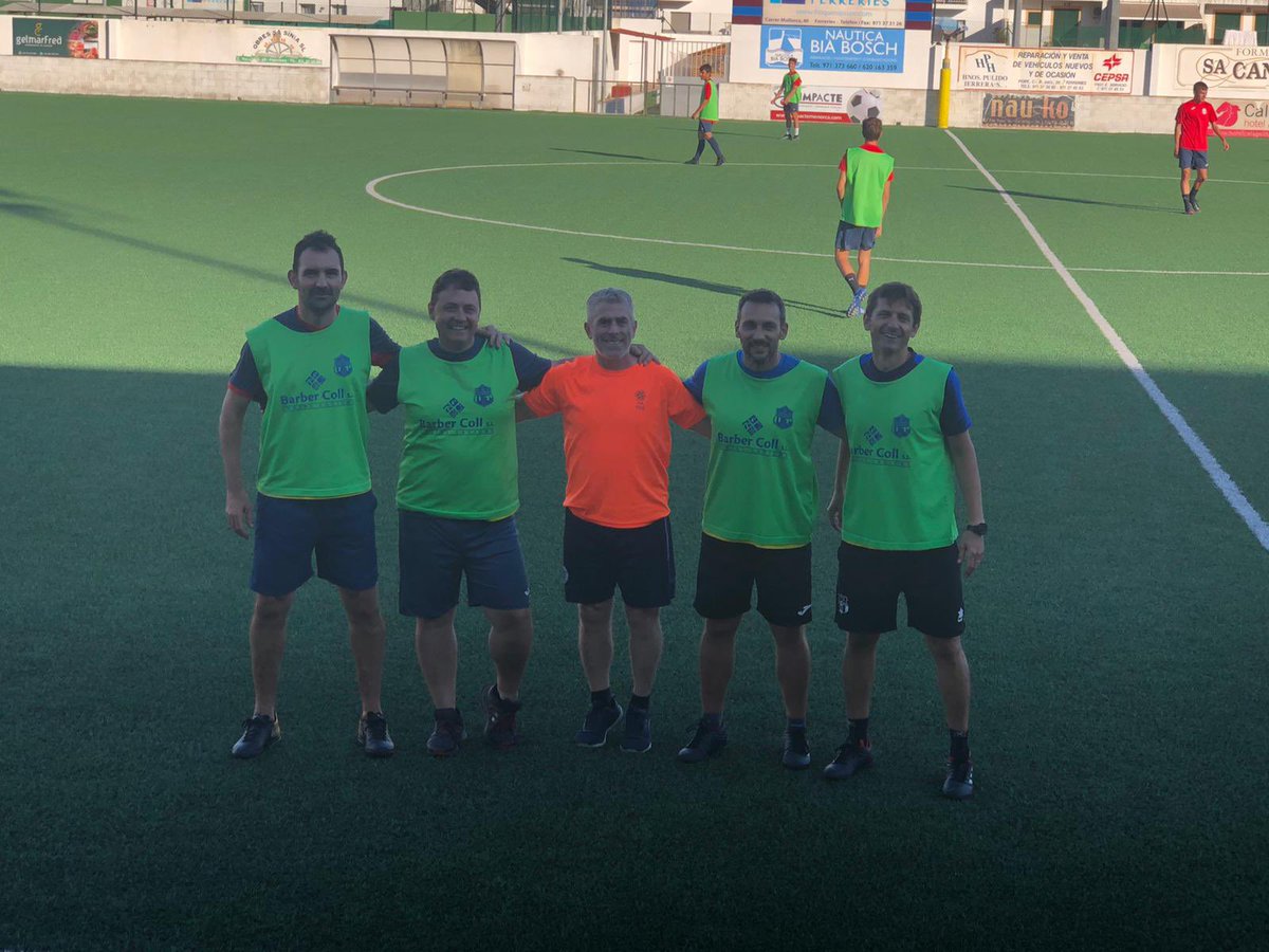⚽️ 𝐄𝐒𝐂𝐎𝐋𝐀 𝐄𝐍𝐓𝐑𝐄𝐍𝐀𝐃𝐎𝐑𝐒 FFIB

🔚 Finalitzen els cursos de UEFA B i UEFA A

🤝 📸 Moltes gràcies a tots els alumnes

#TotsJuntsFeimFutbol