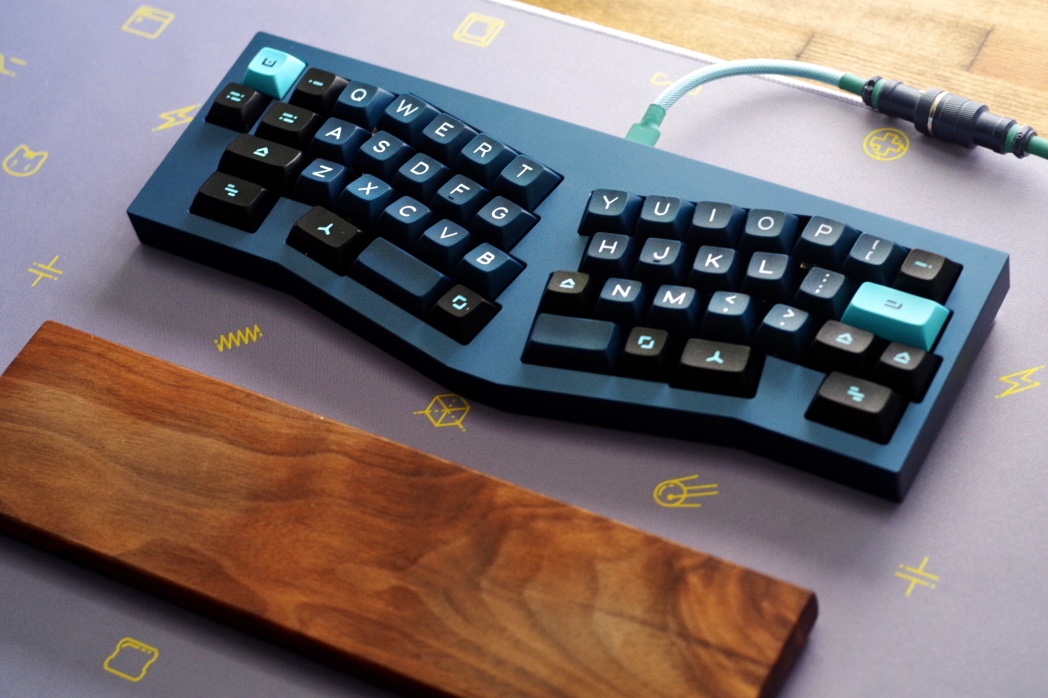 VISION
Gateron milky top black
DSS Solarized dark
#KEEB_PD #KEEB_PD_R52
#自作キーボード