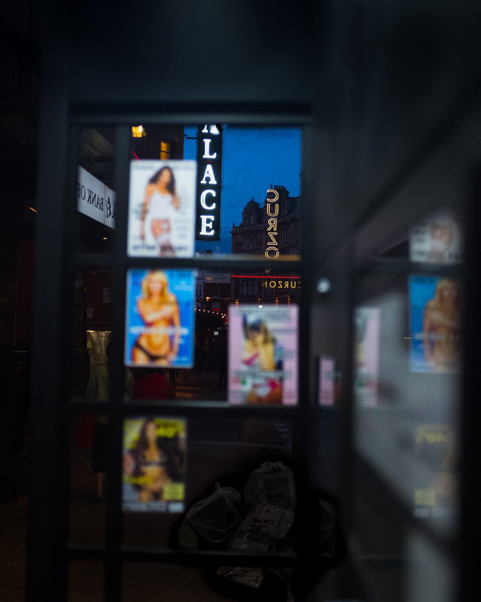 gs7snaps's tweet photo. A view through a window. 

#streetphotography #london #westend #skyline #reflections #streetphoto https://t.co/PlZuQUMlnr