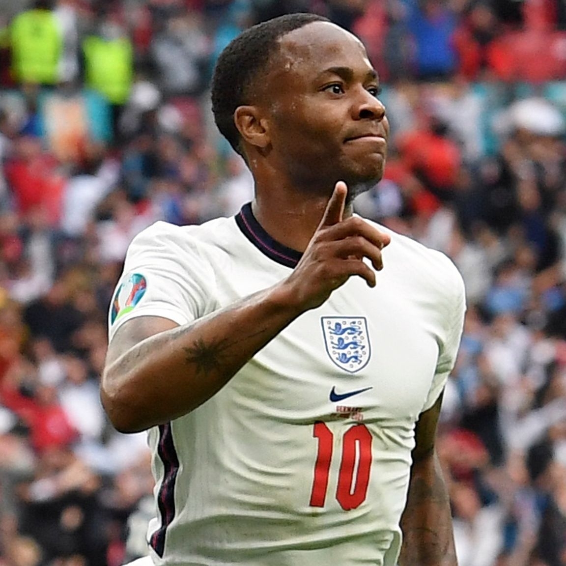 RewiredClothing's tweet photo. 55 years of waiting, our first chance at a major tournament title since 1966 and a chance for our guys to make history tonight โค๏ธ
#rewiredclothing #rewired #euro2020 #euro20 #comeonengland #euros #england #football #wembley #englandvsitaly #eurofinal #euro20final https://t.co/QxaKhbnFDq