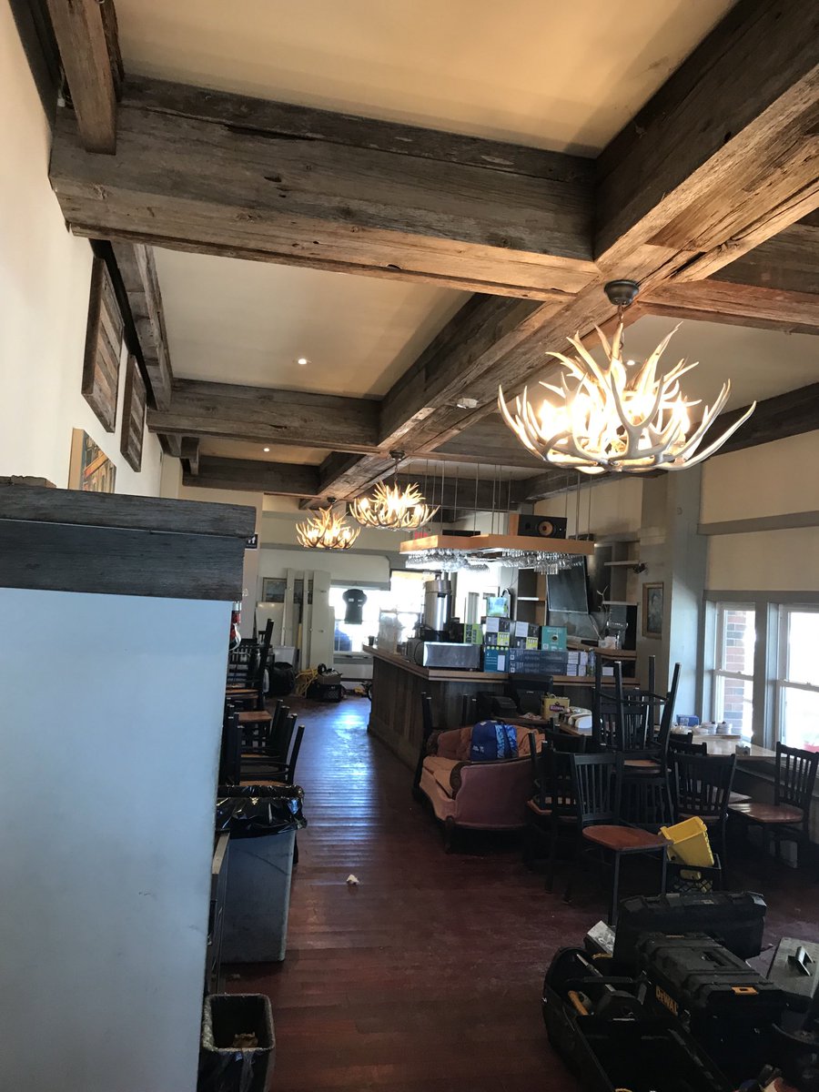 DavidMc07127342's tweet photo. When you’re on Wolfeisland check out Wolfeisland WATERFRONT GRILL great Food https://t.co/QiMnSTmiFU