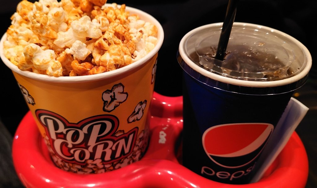 Iso Bu 新宿バルト9の ポップコーンセット ポップコーンr ドリンクr 撮影する時間がなく写真はなし 新宿ピカデリーの セット M M と同じくらい 800円 単品個別より100円得 これだけだと足りない バルト9のコーラはペプシ ペア