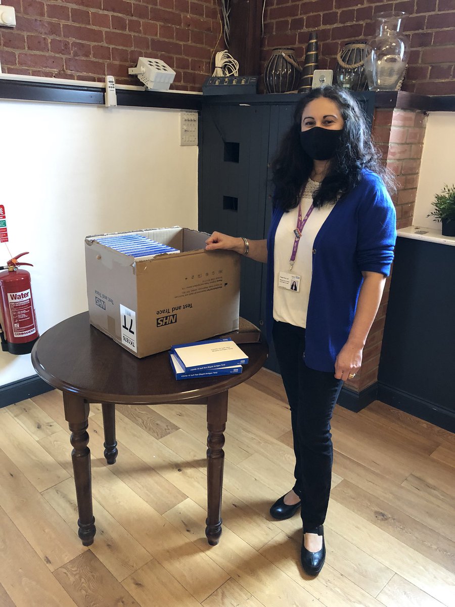 At the Polska Klub for another Southampton based pop up vaccine clinic this morning <a href="/SolentNHSTrust/">Solent NHS Trust</a> <a href="/syrianexpat/">aiman alzetani</a> <a href="/SarahJMalcolm/">Sarah Malcolm</a> <a href="/LallPawan/">Pawan Kaur Lall RNutr</a> with Wiola and Stephanie. So good to see Pam and Jill too. Thank you all 🙏
