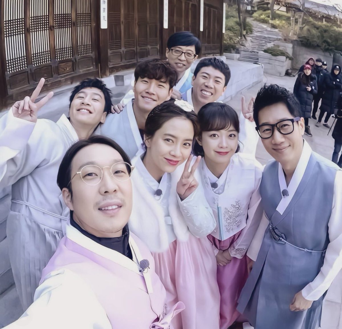 Happy 11th anniv running man 🥳 Thank you for making our life less boring. Thru thick &amp; thin and highs and lows, expect us to run with you til’ the end.

gomawo for everything 

#11YearsWithRunningMan