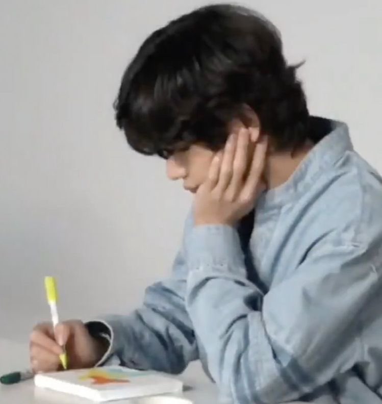 13sjoon's tweet photo. taehyung always rests his cheek with hand when he’s focusing on his work ☹️ https://t.co/AkjmzUUE6f