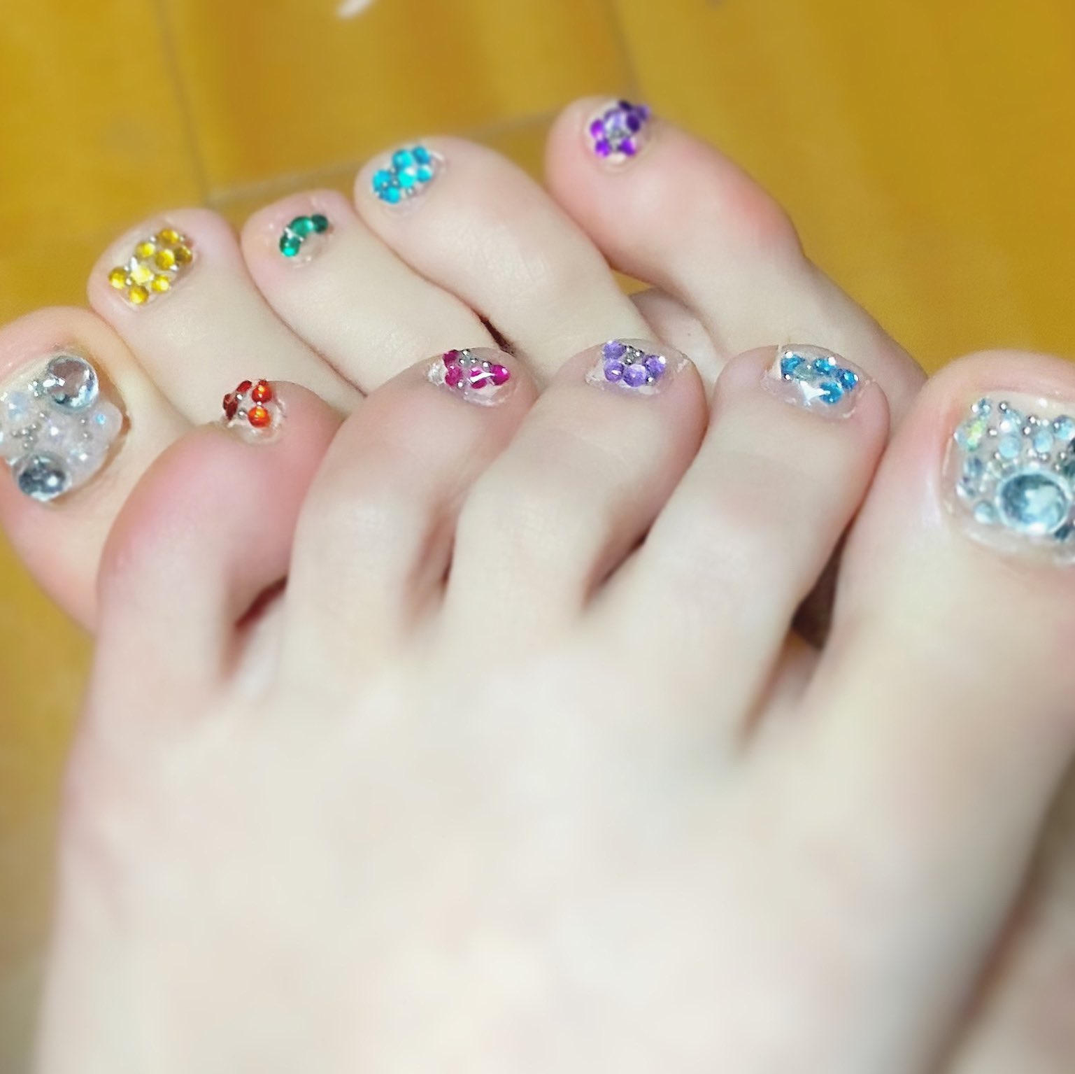 1st Nail At 05 05 21 自粛で暇すぎてフット 遠目だからストーン貼るの大変だぁ 1stネイル ジェルネイル セルフジェルネイル セルフネイル初心者 ネイル好きな人と繋がりたい 네일 Naildesign Gelnails 젤네일 ネイル好きさんと繋がりたい