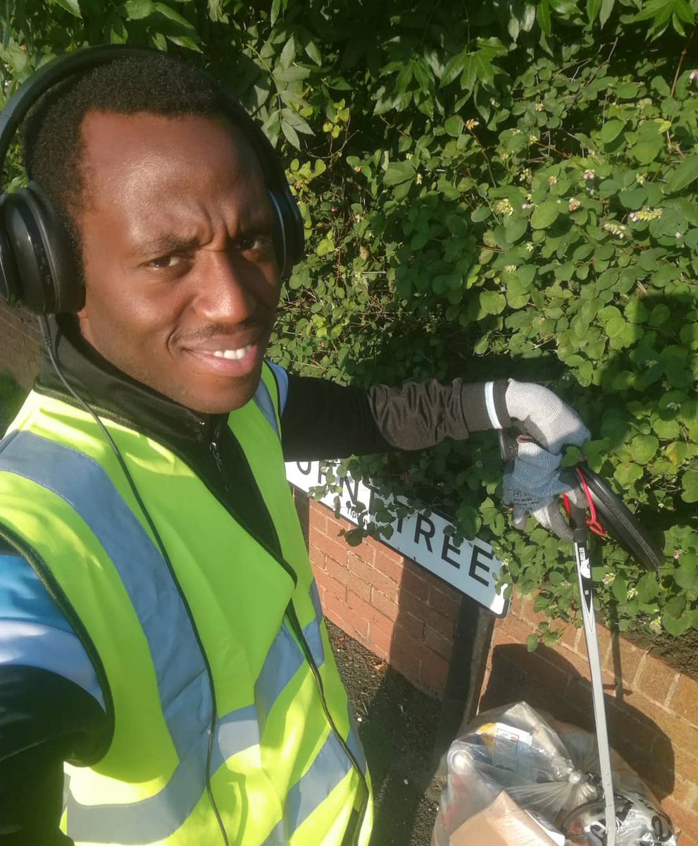 Litterwatch1's tweet photo. #sundaymorningvibes with Joshua he's been out already doing a quick #Litterpick whilst the sun is shining collected 1 bag of #Litter from #BurntTree #Tipton 
Keep up the good work 😁
#Adoptastreet 
@sandwellcouncil 
@SercoESUK 
#volunteeringmakesadifference https://t.co/FnAajH4Y91