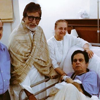 MirchiJeeturaaj's tweet photo. A very emotional message from a .@TheDilipKumar #fan who wouldn't believe that #DilipSaab चल बसे .... With absolute #respect
.... आखिरी दर्द भरी दरख्वास्त :
"नब्ज जांच लेना साहब की , दफन से पहले!
कलाकार उम्दा हैं, कहीं किरदार मे न हों!!"
#MissYouDilipSaab #RIPyusufkhan https://t.co/dxozx3mhni
