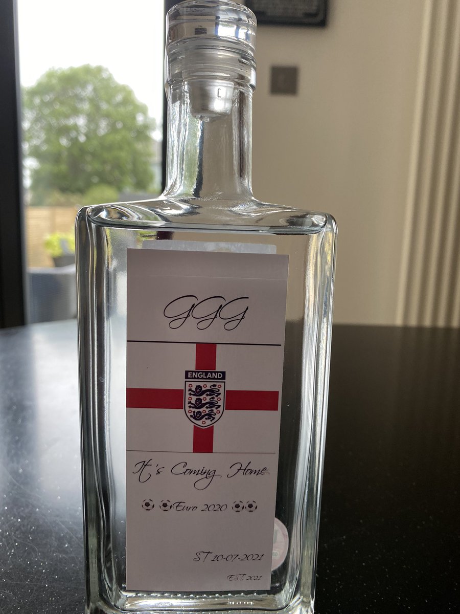 suemalloz's tweet photo. @GarethSouthgate went to a Gin School yesterday and made the 3G’s  Gareth’s Grapefruit Gin  …. It’s coming home Good Luck to you and and team 🏴󠁧󠁢󠁥󠁮󠁧󠁿⚽️🏴󠁧󠁢󠁥󠁮󠁧󠁿 https://t.co/tx0QEKMcCC
