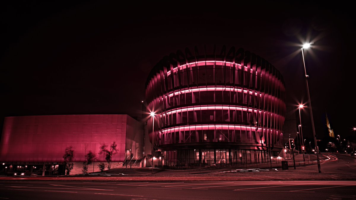 ⚽ Tonight, the #HudUni Oastler Building will be illuminated in the colours of the St George's flag in support of @England as it takes on #Italy in the @euro2020 final! We're sending lots of luck to the players 🤞🤞🤞 🦁🦁🦁 #EURO2020 #England