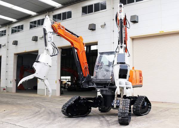 yui1107's tweet photo. 日立建機の四足双腕重機 アスタコをみてガンヘッド思い出す人は多いけど、ここは敢えて超時空騎団サザンクロスのスタジオ「アンモナイト」設計『TCH-4 ラプター』を推したい
https://t.co/ErK0r6BSeC #ASTACO #アスタコ #ガンヘッド #ガンタンク #超時空騎団サザンクロス #スタンディングモード https://t.co/tyHGnkN97V