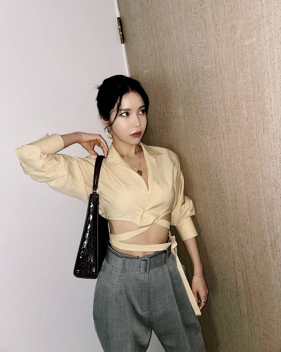 [solarkeem IG]

The day where I didn't even drink a sip of water 😱

instagram.com/p/CRLw_WatPBv/…

#Mamamoo #Solar
#마마무 #솔라
<a href="/RBW_MAMAMOO/">마마무(MAMAMOO)</a>