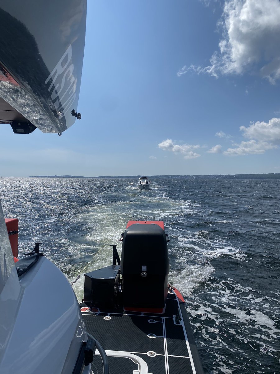 NSSR's tweet photo. @NSSR Første oppdrag i dag👍 slep av medlem🚤 #alleskalhjem #redningsselskapet #rs170 #prinsesseragnhild https://t.co/zRGYEJqZVe