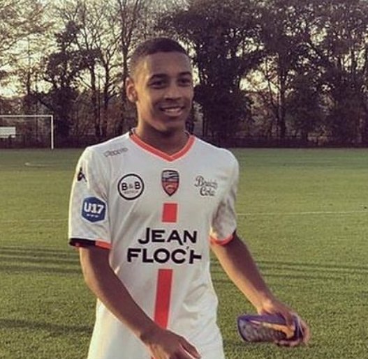 FcLorient560's tweet photo. 🚨 Mercato #FormationFCL
Kilian Liri (2003), va signer un contrat de stagiaire pro de 2 ans au Stade Brestois.
Milieu de terrain avec une intelligence de jeu et un dévouement pour le collectif très fort.
⬇️ https://t.co/9LsmD6aZs9