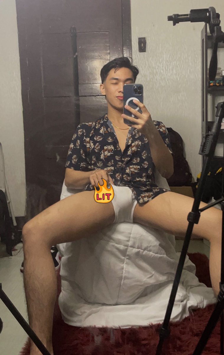 aaron_piercer's tweet photo. excuse my messy room 🥲

new vid tonight, link in my bio or dm me to subscribe 👅 https://t.co/OVsnQGFjES
