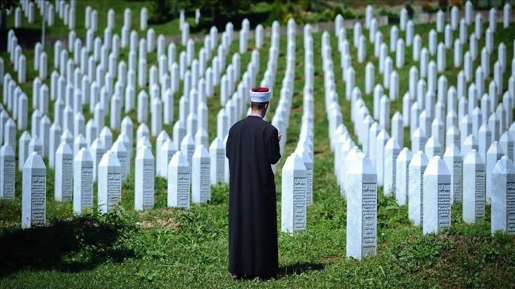 #Srebrenitsa Şehitlerini Rahmetle; bu soykırıma neden olan, sessiz kalan, durdurmayan, durdurmak için çaba göstermeyenleri de lanetle anıyorum. #Srebrenica26