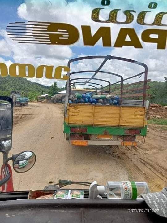 RvlBurma2's tweet photo. Since the morning,Fighting between the Terrorists and the local PDF  has been blocking the two roads leading to #Kalemyo.

The fighting took place in Sagaing Division.  It is located on Pearl-Khin Aye Road and near Pone Taung Bon Nya.

#WhatsHappeningInMyanmar 
#July11Coup https://t.co/kN1kZROHdG
