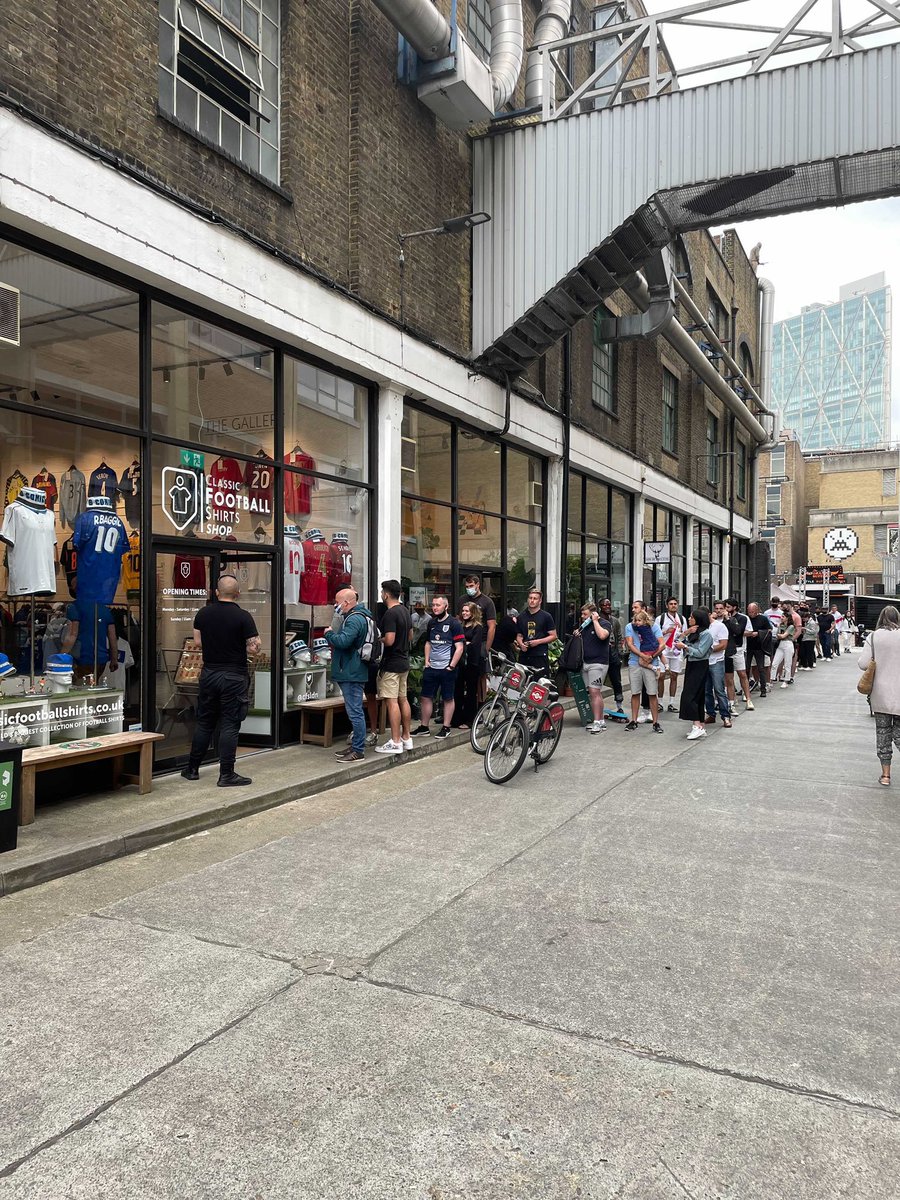 classicshirts's tweet photo. It’s crazy down at @cfsldn today!

Getting ready for later on!

🇮🇹🏴󠁧󠁢󠁥󠁮󠁧󠁿 https://t.co/c6m9bOkgoP