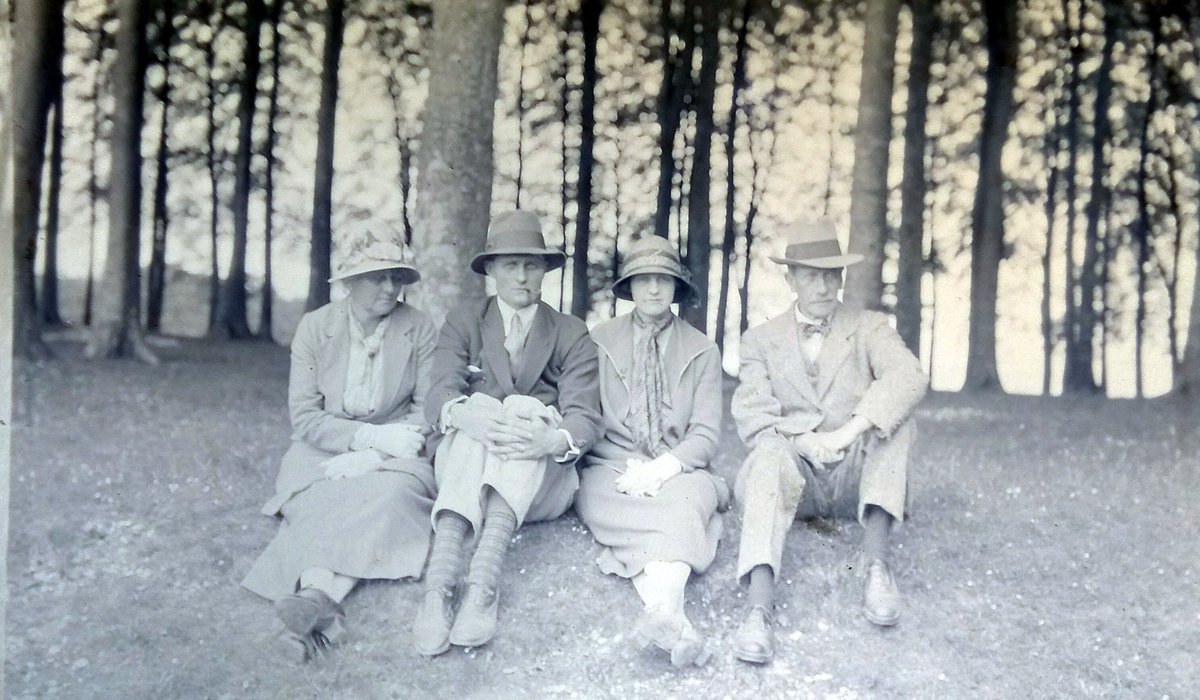 FacesInTheLight's tweet photo. Photo #298. Group photo from the collection with the car tour. Possibly Annie Fletcher on left and Sidney on right. Circa 1920 #facesinthelight #1920s #blackandwhite #blackandwhitephotography https://t.co/L5Kml1AruT