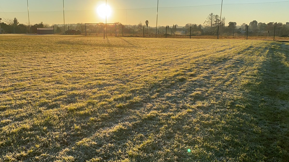 En medio de la helada y esperando que caliente el sol vuelve la <a href="/LUD_Oficial/">Liga Universitaria de Deportes</a> vuelve españolee!!
En unos minutos jugamos contra Cei en Huesca de los tres puntos
#vamoespañoles