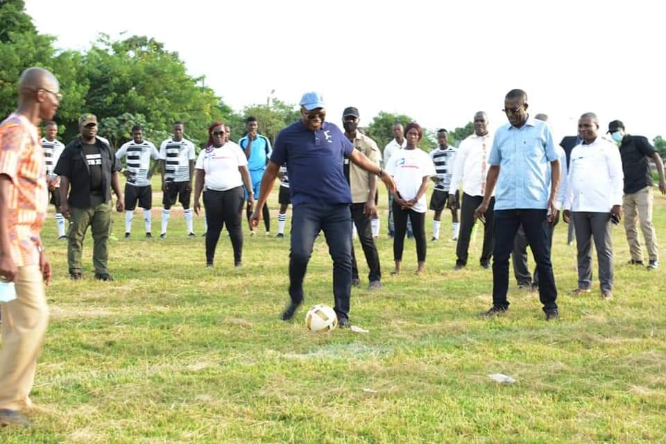 atmabri's tweet photo. Dans le cadre de la 1ère édition de #AMANHIAH_FESTIVAL, j'ai procédé ce samedi 10 juillet 2021 à #Adaou, au lancement du tournoi intercommunal d'#Abengourou. https://t.co/owwUGOrHcl