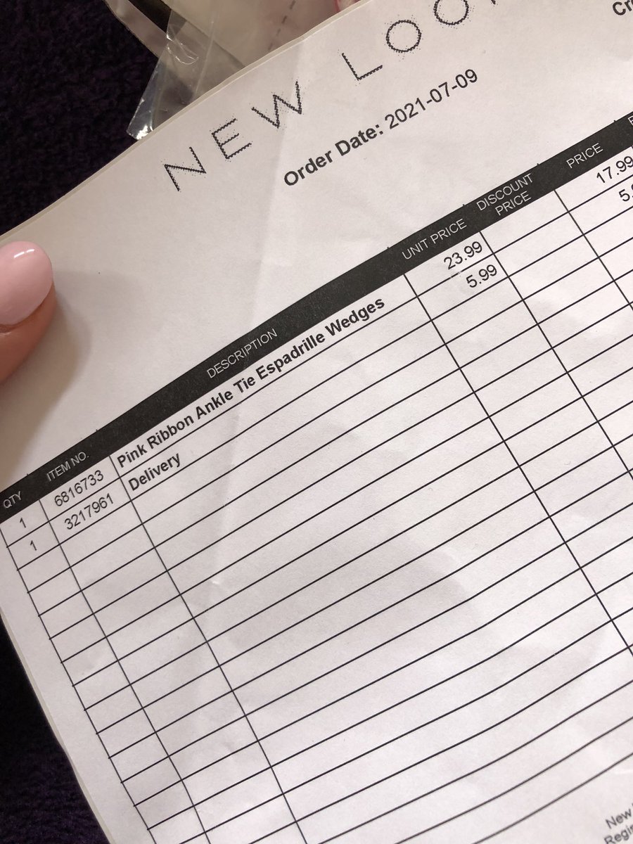 RachelKey14's tweet photo. @newlook good work.. I ordered shoes and a top turned up? Your chat on the website doesn’t help https://t.co/RmsAzzq0EB