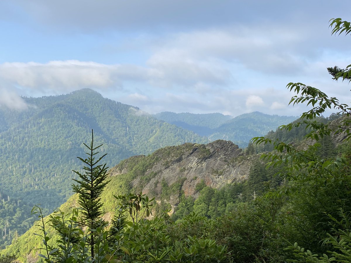 Sharon_2113's tweet photo. Conquered the Alum Cave trail to #MountLeConte. 11.3 miles, 6.5 hours, elevation gain of 2,936 ft, and 3,924 burned calories COMPLETELY wiped us out, but was ABSOLUTELY worth it! https://t.co/B4fazYv8CY