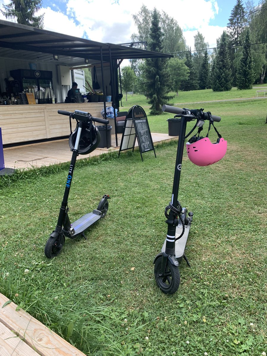 meemutsi's tweet photo. Sunnariajelua🛴 #sunnarit #vuorotyöläisenvapaat #janakkala #turenki #kesäterassi https://t.co/IxBrUSWDmn