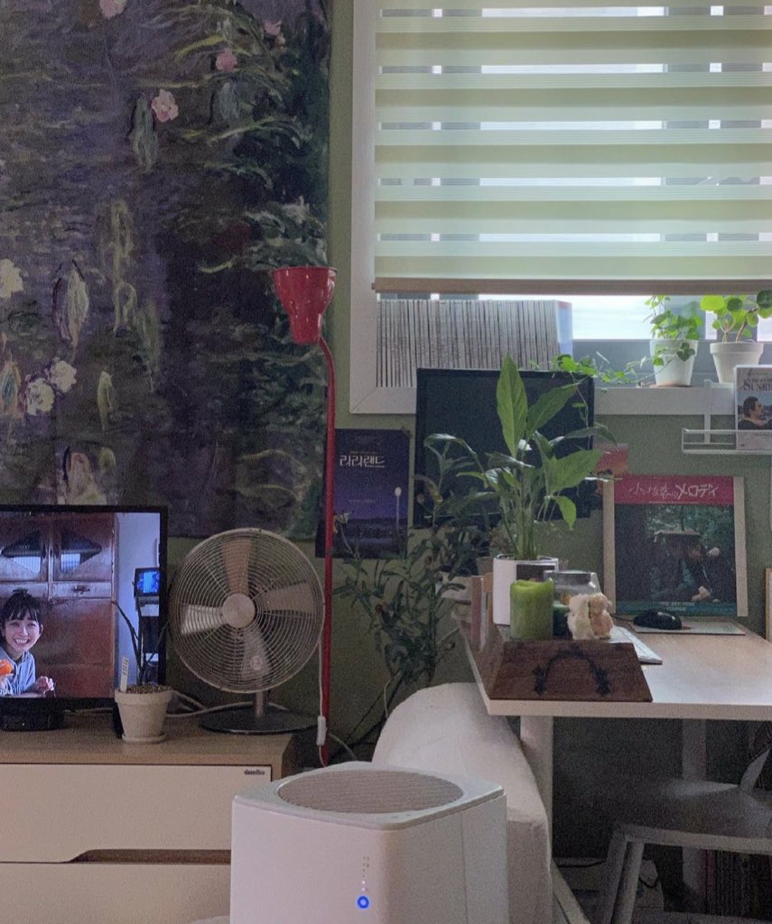 imyourwanderer's tweet photo. ชอบ mood ห้องเค้ามากดีที่กมุม ถ้ามีแบบนี้สัญญาจะไม่ออกมาเจอแดดอีกเลย https://t.co/wvadY0dGVH