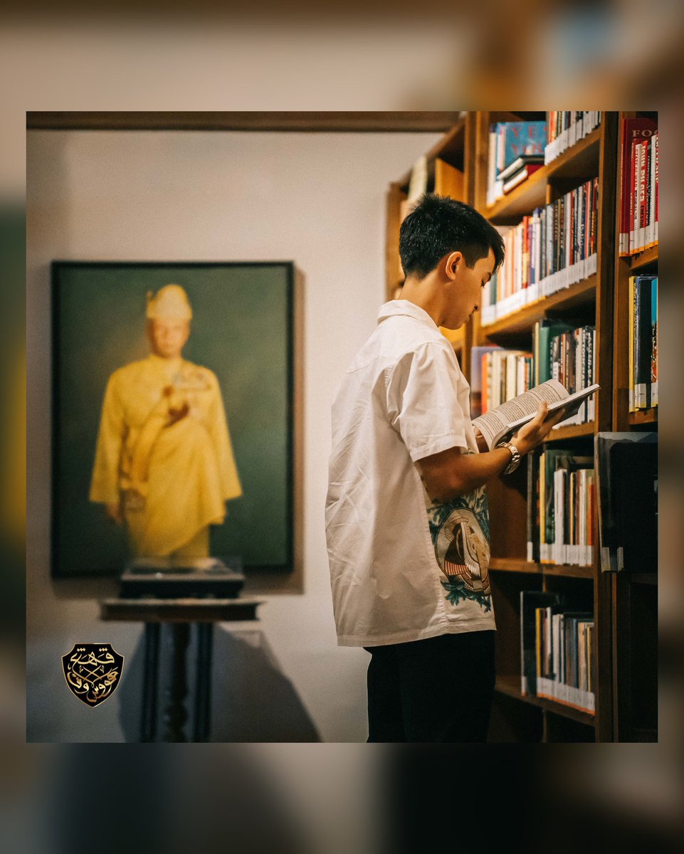 HouseOfPahang's tweet photo. YAM Tengku Panglima Muda Tengku Ahmad Ismail Mu'adzam Shah mengajak kita semua untuk membaca diwaktu PKPD ni. 

Jangan keluar merata dan bantulah semua orang keluar dari pandemik Covid19. 

Oak semua suka membaca tak? Baca lah, tambah ilmu tajamkan fikiran. 

#Houseofpahang #TPM https://t.co/90u03HUOBx
