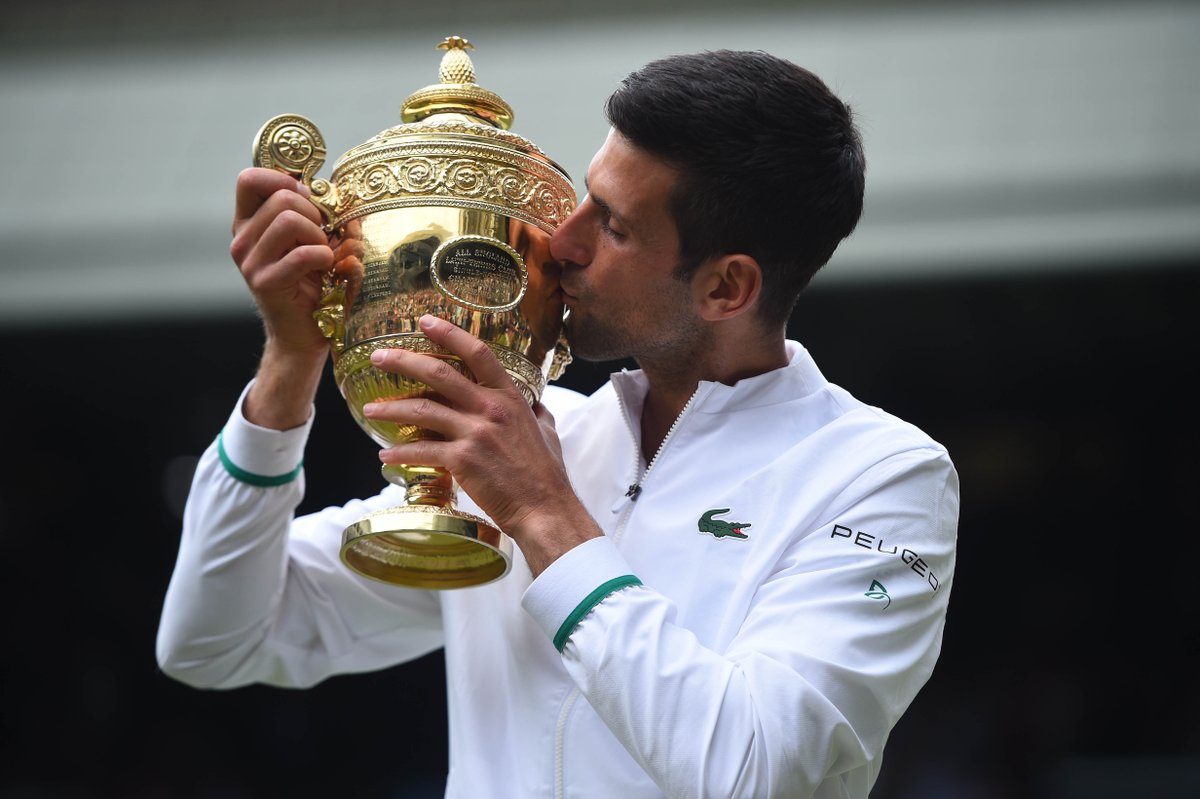 rolandgarros's tweet photo. Kiss from a rose 🌹
Novak's done this 20 times. But the feeling will remain as sweet as ever. #Wimbledon https://t.co/uHEmY7MOtp