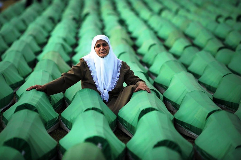 osmanaltprmk40's tweet photo. “Ne yaparsanız yapın ama soykırımı unutmayın! çünkü unutulan soykırım tekrarlanır.” Aliya İzzetbegovic #Srebrenitsa https://t.co/uSfS5ZqJoJ