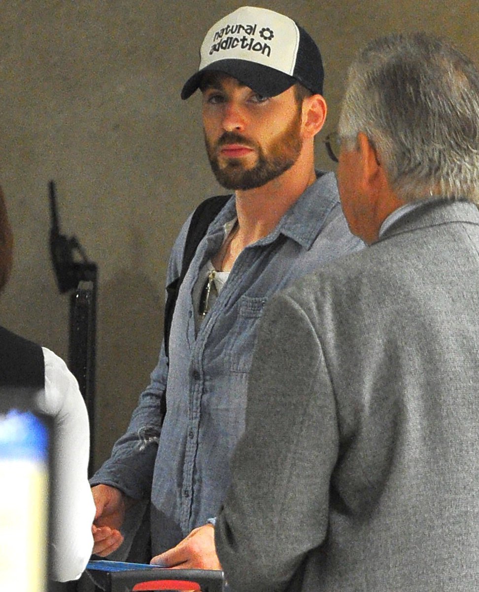 buttsandevans's tweet photo. chris evans. i hate to say it i hope i dont sound ridiculous but i dont know who this man is he could be walking down the street and i wouldnt know a thing sorry to this man https://t.co/KMjV05tzhx