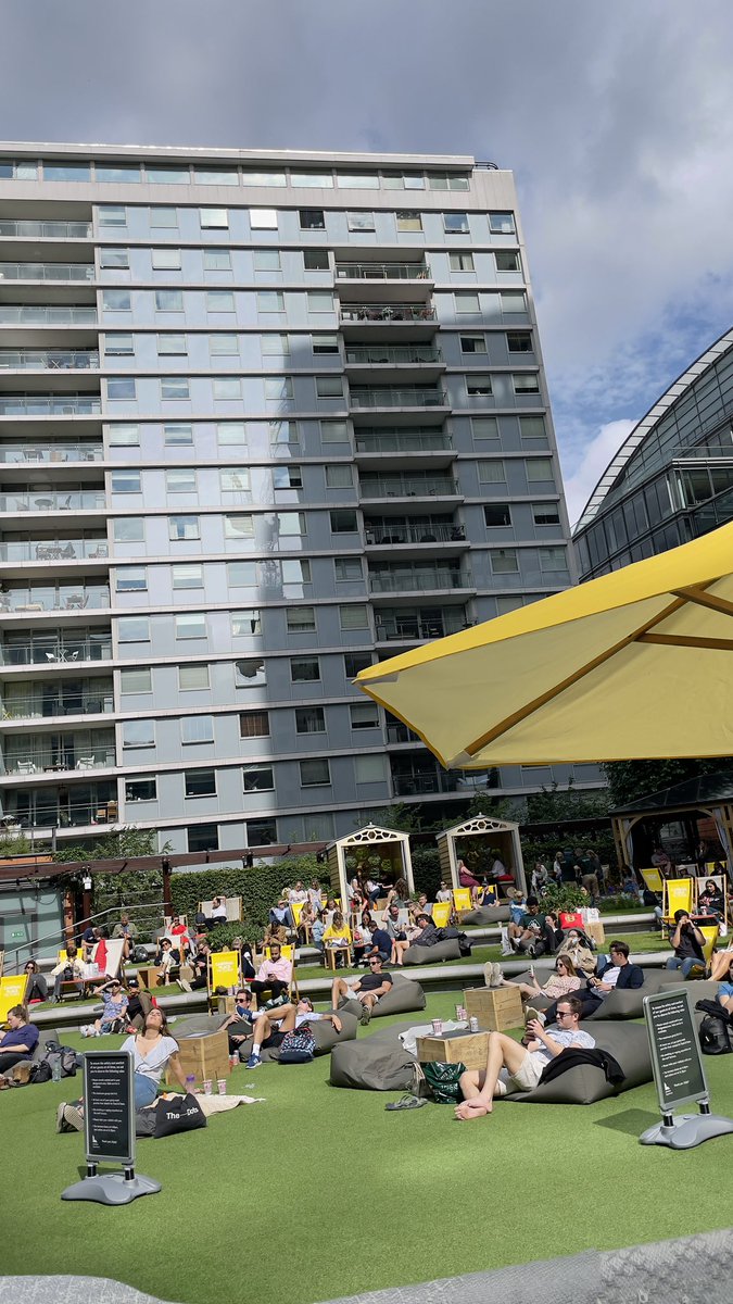 Applauses on Djole’s moves. It seems UK is not on italian side today at all. Lol #WimbledonFinal #Euro2020Final