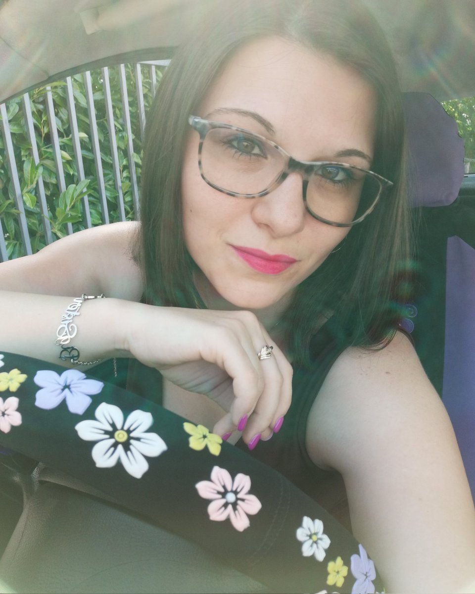 AndreeaPrajascu's tweet photo. 😝
#11luglio #2k21 #selfie #inthecar #roselips #straighthair #sun https://t.co/vJHreWIQm0
