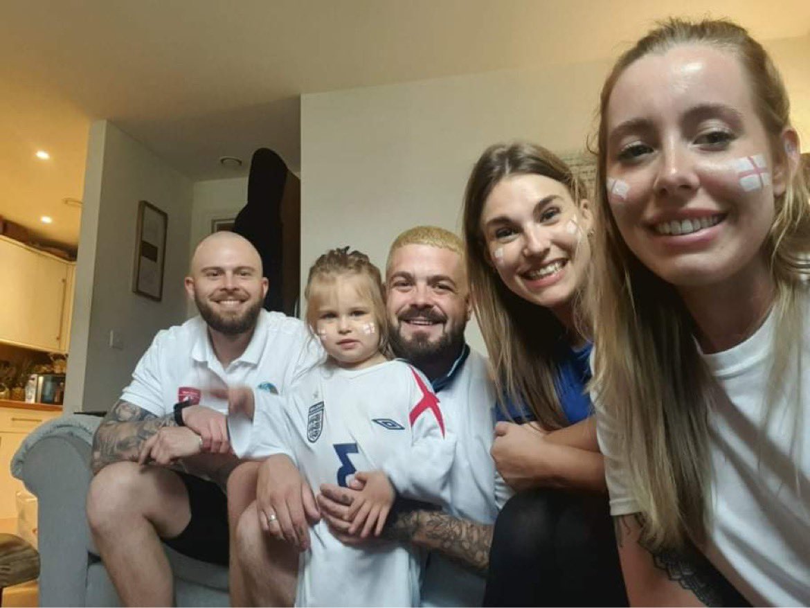 jake_edmond's tweet photo. @SkySportsNews  Katy jake lex jack katie https://t.co/dTWrLL7BRU