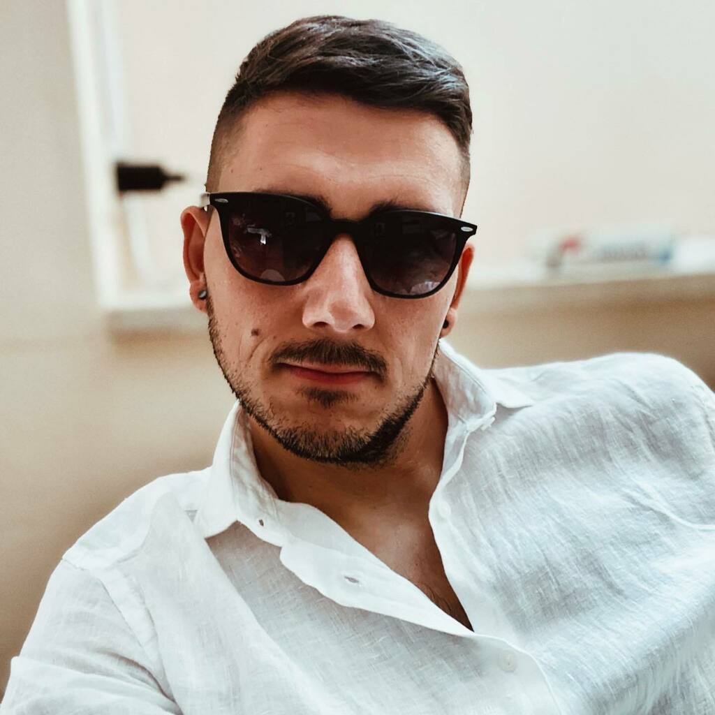 lowshape's tweet photo. Ready for tonight? 🇮🇹😎 https://t.co/rNVMUq7GVV