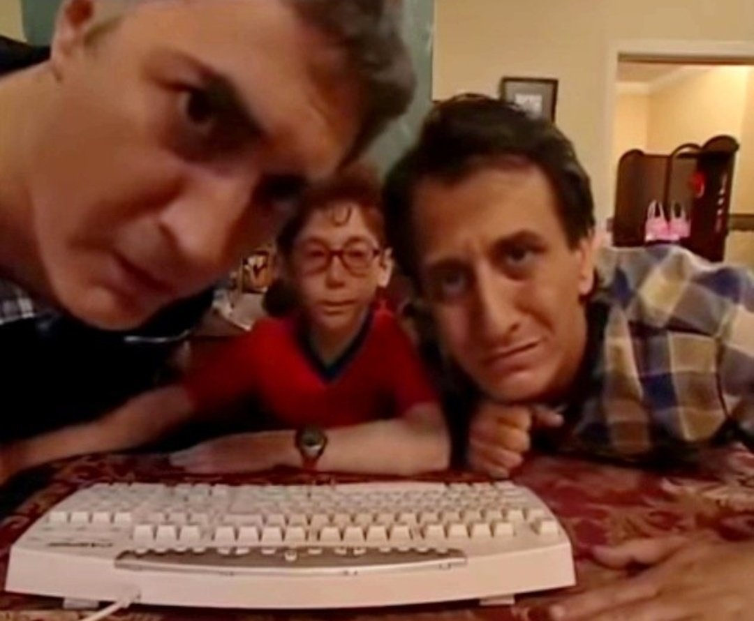 Medullada çıkan uyarıyla ne yapacağımı bilemeyen ben / hastaya çaktırmadan düzeltsin diye çağırdığım kalfa ve eczacı