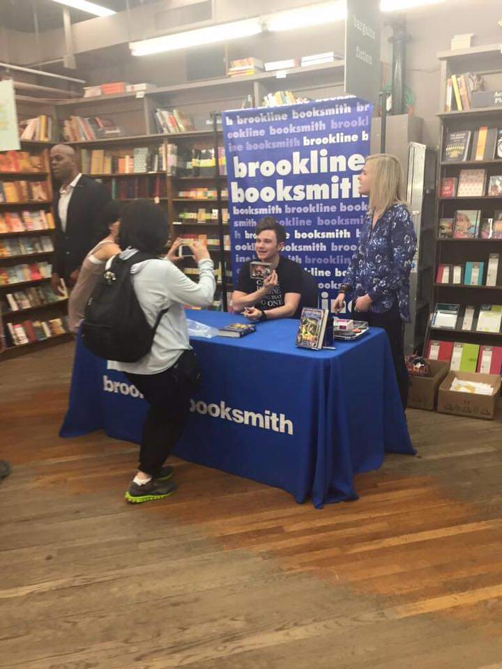 tlos_loveJP's tweet photo. My memories๐ฅฐ
@chriscolfer autograph session
July 9,2015ใ๐
in Boston #TLOS4
A lot of fans were making a line
around the book shop๏ผ
#chriscolfer https://t.co/Ytlq6X2ybH