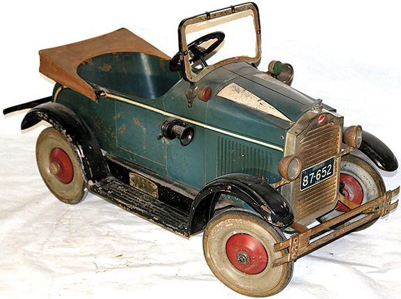 Packard Steelcraft 1928 pedal car in untouched and unrestored condition, 28' H x 49' L x 23' W, sold for $8437.50 (est $3000/5000) at Marion Antique Auctions, Marion, MA, April 24 maineantiquedigest.com/stories/auctio… #antiques #antique #vintage #toy #toys #Packard #car #pedalcar #Steelcraft