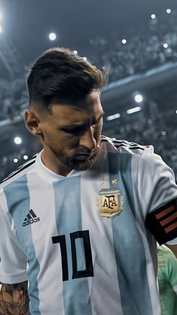 ¿Querían que cante el himno? Lo cantó.
¿Querían que hable con el árbitro? Habló.
¿Querían que sea líder? Fue líder.
¿Querían goles? Metió 4.
¿Querían asistencias? Metió 4.
¿Querían que salga campeón con la selección Argentina? salió CAMPEÓN.
