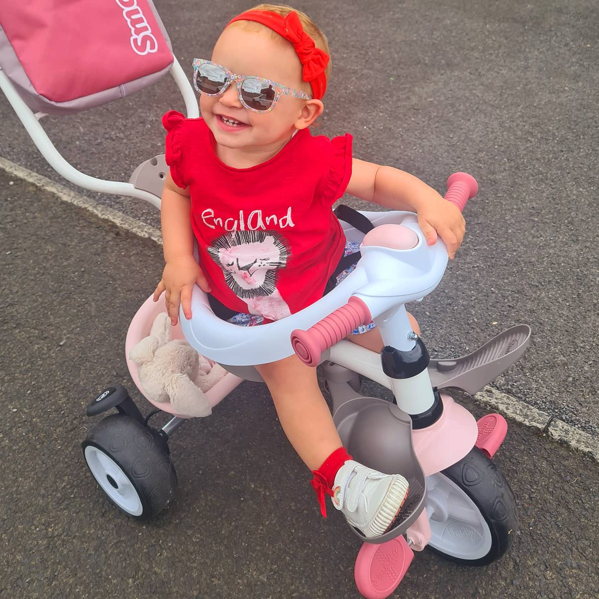 missturner82's tweet photo. @SkySportsNews Little Lion Cub Jessica Mae #Euro2020Final #skysportsnews https://t.co/ubcltWRh1D