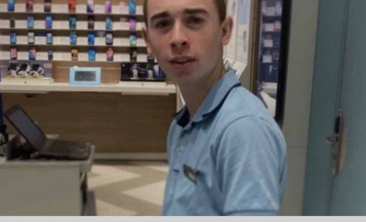 GilbertCollard's tweet photo. Ci-gît, Théo, 18 ans, assassiné par un ressortissant sénégalais "délinquant multirécidiviste", cependant "titulaire d'un titre de séjour valable jusqu'au 20 juillet 2021" ; #Théo, assassiné aussi par toutes les lâchetés politiques!
#ClayeSouilly
src:Figaro
https://t.co/PUshL8Iohx https://t.co/oCuLN2wr4g