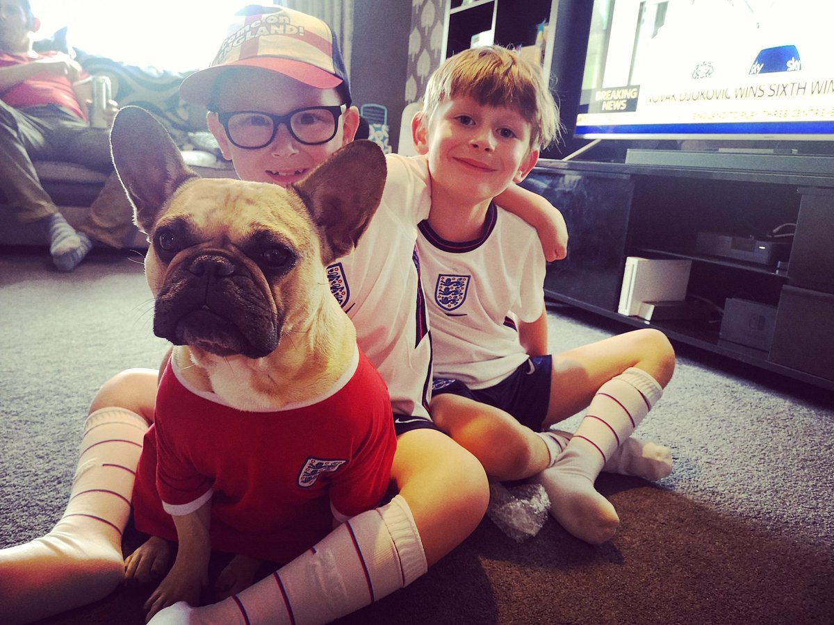 samimj91's tweet photo. @SkySportsNews Max, Isaac and Darcie Doo. Bradford #ComeOnEngland https://t.co/EFvqVCGTWI