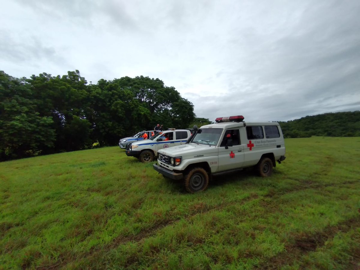 Voluntarios de nuestro comité apoyan en el bloque de búsqueda de adulto mayor desaparecido en el área de La Perales en Guararé junto a #Fuerzadetarea <a href="/Sinaproc_Panama/">SINAPROC PANAMA</a> <a href="/BCBRP/">Bomberos De Panamá</a>