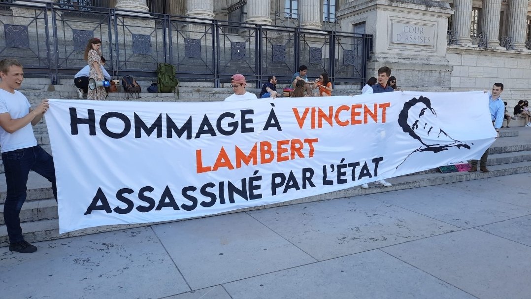 MarchePourLaVie's tweet image. Les militants de la Marche pour la vie mobilisés partout en France a l'occasion du 2ème anniversaire de la mort de Vincent Lambert. ➡️