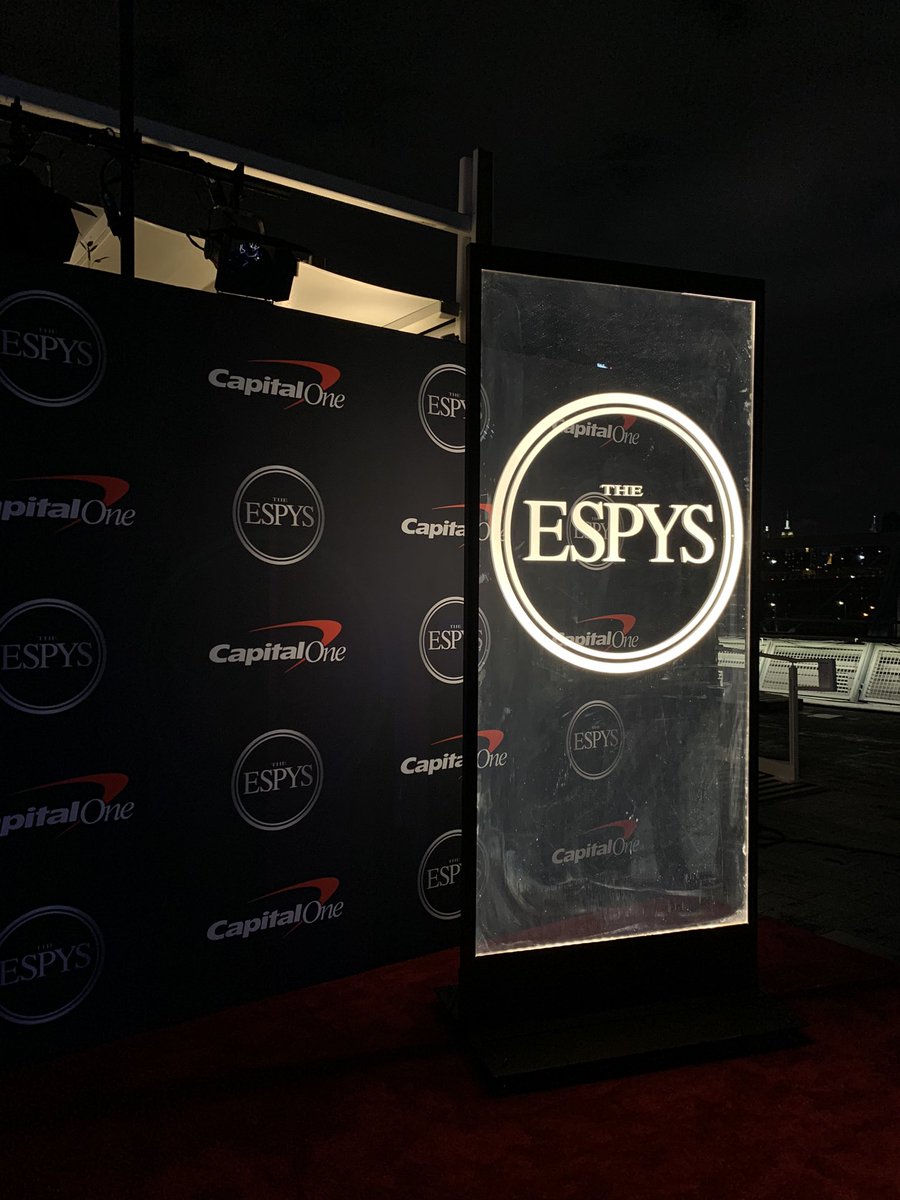 anndrinkard's tweet photo. 2013 me was just out here tweeting, probs never thought I’d actually work the ESPYS one day lol 🙏🏻 https://t.co/wJzaLdry5I