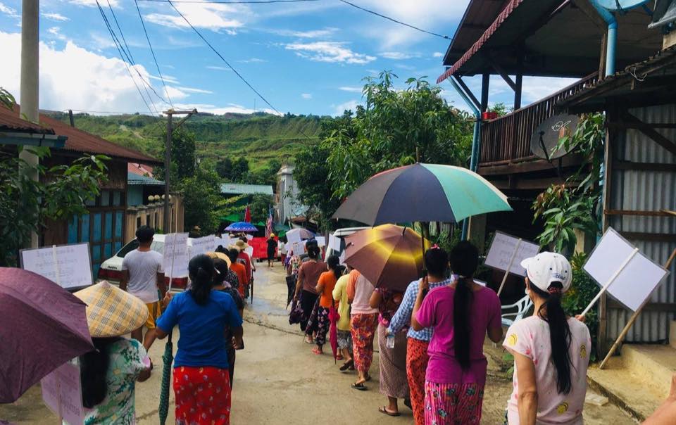 Myanmar_Now_Eng's tweet photo. Flash protests against Myanmar's coup regime were held in Hpakant, Kachin, today (Jul 11). 

Photos: CJ

#WhatsHappeningInMyanmar https://t.co/j0BlYqRcqD